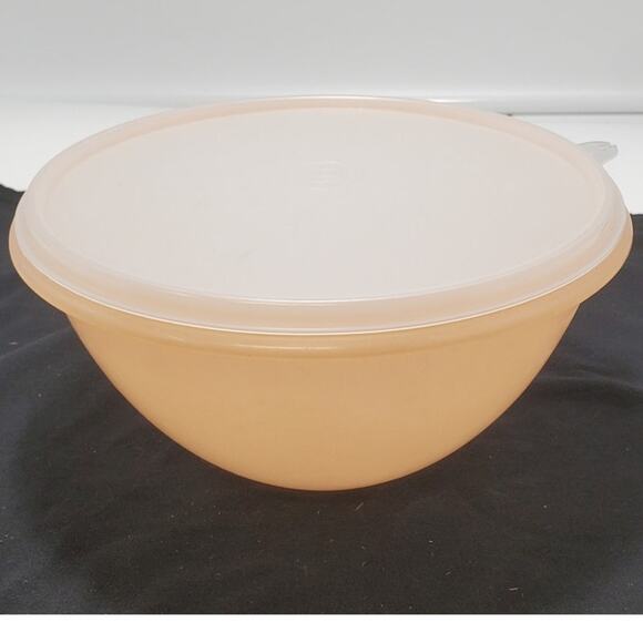VTG TUPPERWARE Wonderlier Peach Bowl #236 with Sheer Lid #229 - Picture 1 of 3